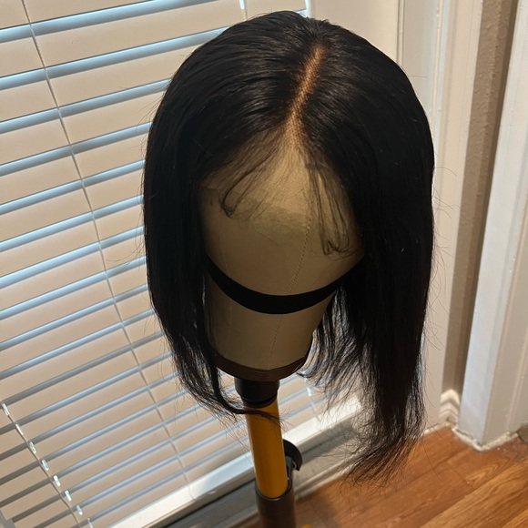 Short bob wig - Picture 2 of 6